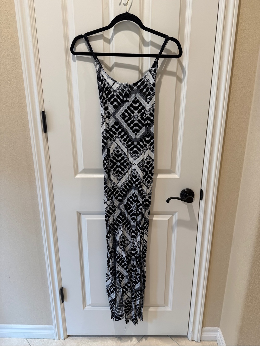 Hurley Black & White Geometric-Print Maxi Dress